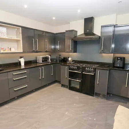 Middleton Park House Holiday home