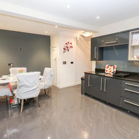 Middleton Park House Holiday home