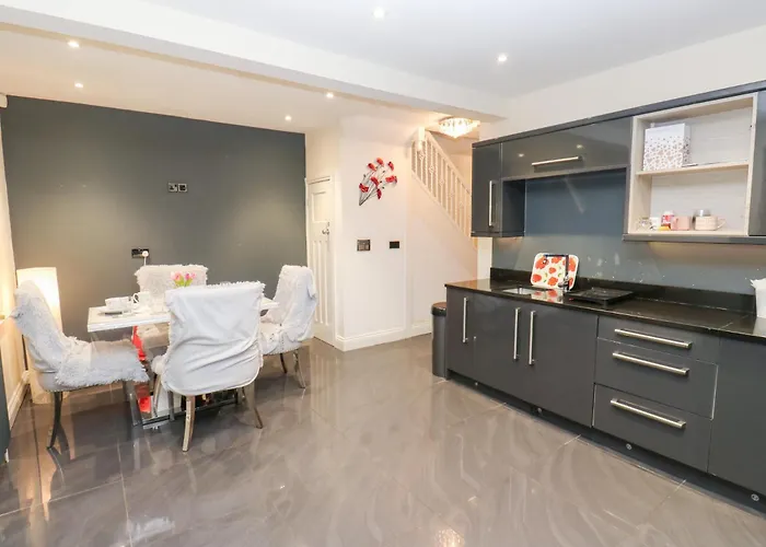 Middleton Park House Holiday home